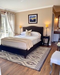 uploads/6/queen bed room